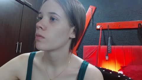 Snapshot of bunnyleahxxx chatting on February 2025 12:33:02 PM ANASTASIA online show from February 2025 12:33:02 PM