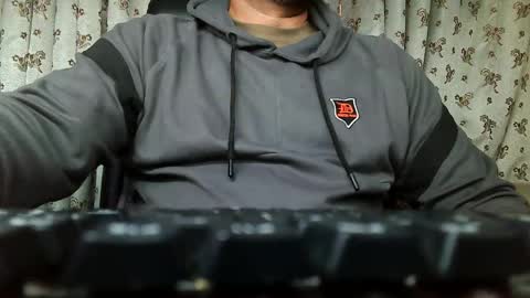 Snapshot of burlymonster chatting on January 2026 02:49:01 AM Hairy Arabian online show from January 2026 02:49:01 AM