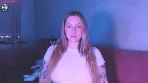 Lissa online show from October 2025 07:04:02 PM