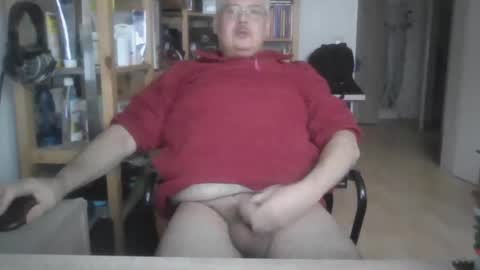 Snapshot of busibaer666 chatting on December 2024 12:00:02 PM busi online show from December 2024 12:00:02 PM