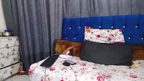 Snapshot of bustybmwx chatting on October 2025 08:18:01 AM bustybmwx online show from October 2025 08:18:01 AM