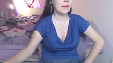 Snapshot of bustygf chatting on June 2026 08:39:02 PM anna online show from June 2026 08:39:02 PM