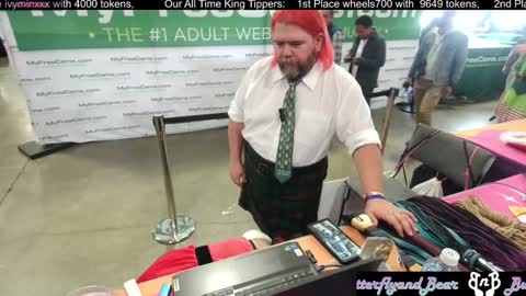 Snapshot of butterflyandbear chatting on December 2024 10:28:02 PM Butterfly and Bear online show from December 2024 10:28:02 PM