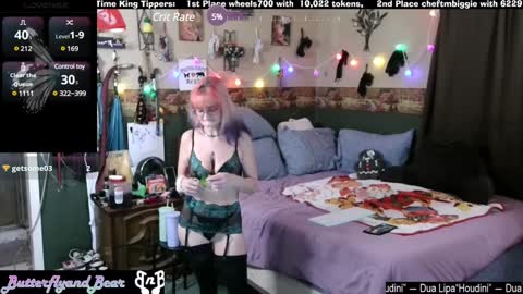 Snapshot of butterflyandbear chatting on January 2025 05:13:02 AM Butterfly and Bear online show from January 2025 05:13:02 AM