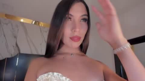 Snapshot of bylie_hills chatting on June 2026 10:00:02 PM bylie_hills online show from June 2026 10:00:02 PM