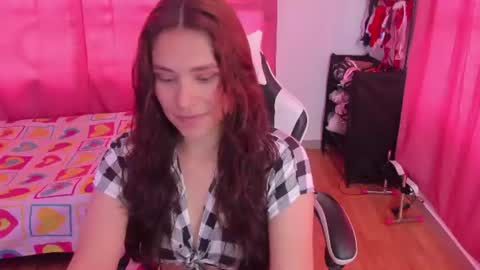 Snapshot of caelisse_cb chatting on June 2026 05:45:02 PM caelisse_cb online show from June 2026 05:45:02 PM