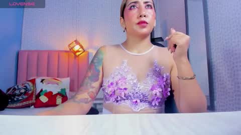 Snapshot of calanthelove chatting on December 2025 03:12:02 AM Calanthe online show from December 2025 03:12:02 AM