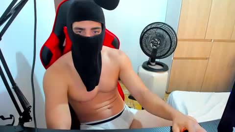 Snapshot of calihotcaliente27 chatting on December 2024 06:21:01 PM calihotcaliente27 online show from December 2024 06:21:01 PM