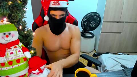 Snapshot of calihotcaliente27 chatting on December 2024 11:29:01 AM calihotcaliente27 online show from December 2024 11:29:01 AM