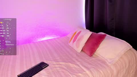 Snapshot of callme_val chatting on January 2025 10:04:01 PM Val online show from January 2025 10:04:01 PM