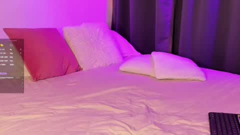 Snapshot of callme_val chatting on February 2026 05:11:02 AM Val online show from February 2026 05:11:02 AM