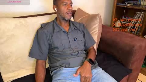 My name is Robert  Dont be shysay hi I love to chat. For requests or dirty talk please use tips  online show from March 2026 06:35:01 AM