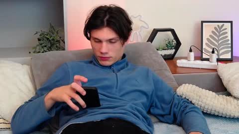 Snapshot of calvin_cay chatting on January 2025 07:37:01 PM Calvin online show from January 2025 07:37:01 PM