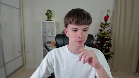 Hey I am Calvin  online show from December 2024 07:08:02 PM