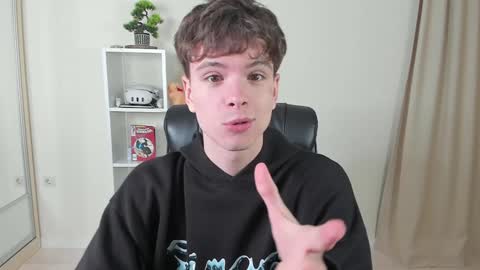 Hey I am Calvin  online show from February 2025 07:06:02 PM