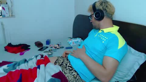 Snapshot of calvinjohnlad chatting on February 2025 08:22:01 PM Calvinjohnlad online show from February 2025 08:22:01 PM