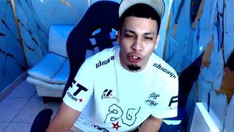 Snapshot of cam_xman chatting on June 2026 12:20:01 PM cam_xman online show from June 2026 12:20:01 PM