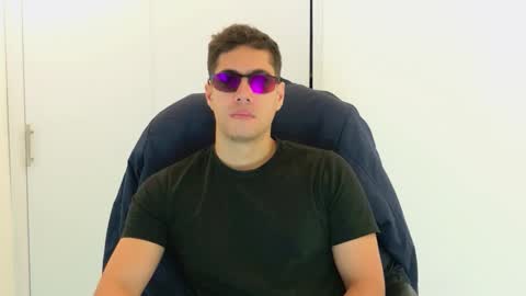 Snapshot of camara110 chatting on November 2025 09:36:02 PM camara110 online show from November 2025 09:36:02 PM