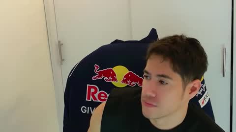 camara110 online show from December 2025 06:27:02 PM