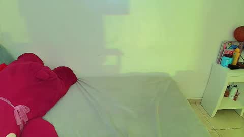 Snapshot of cami_bunnygirlx chatting on May 2026 04:31:01 AM CAMI online show from May 2026 04:31:01 AM
