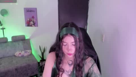 Snapshot of cami_mila99 chatting on November 2025 10:46:01 PM CAMI online show from November 2025 10:46:01 PM