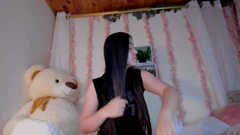 Snapshot of camiilalopee chatting on September 2025 02:11:02 PM Camii Lopez online show from September 2025 02:11:02 PM