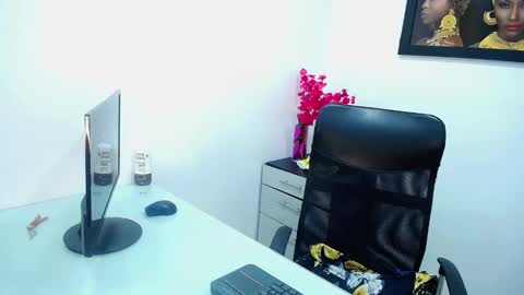 CamiilaReyes online show from October 2025 09:47:02 PM