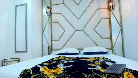 CamiilaReyes online show from October 2025 01:22:01 PM