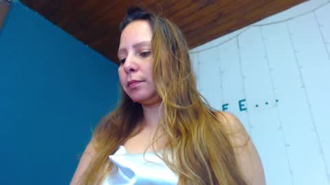 Snapshot of camila_delarosa chatting on January 2025 12:44:02 PM camila online show from January 2025 12:44:02 PM