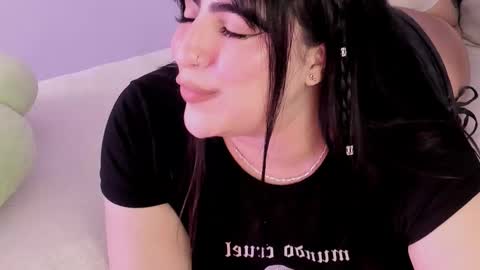 Camila online show from November 2025 01:06:01 AM