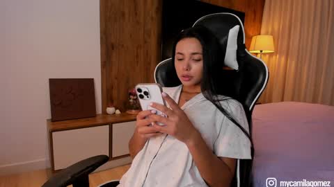 Camila online show from October 2025 02:12:02 AM