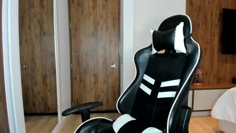 Camila online show from February 2026 02:33:01 AM