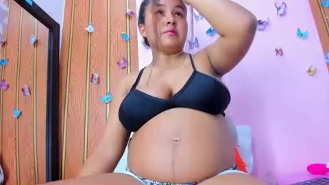 Snapshot of camilagreco_04 chatting on November 2025 01:00:02 PM camila online show from November 2025 01:00:02 PM