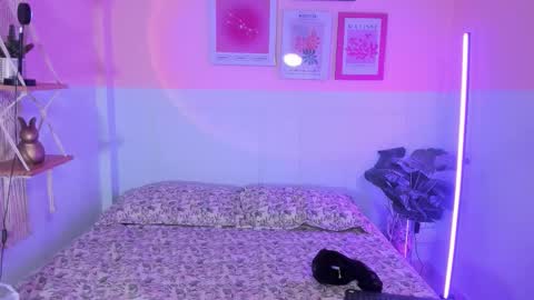 Camila  online show from September 2025 11:46:02 AM