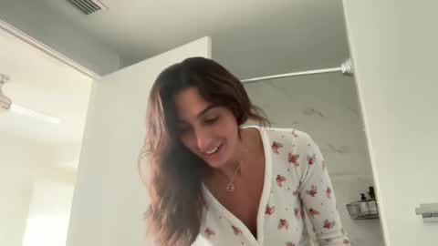 camiliakxoxo online show from November 2025 12:07:01 PM