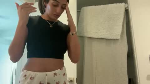 camiliakxoxo online show from November 2025 01:22:01 PM