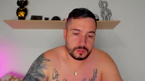 camilo_restrepo21 online show from September 2025 11:43:01 PM
