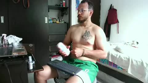 Snapshot of camiloex chatting on January 2025 06:54:02 PM Camilo online show from January 2025 06:54:02 PM