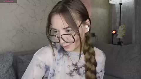 Julia online show from June 2026 06:34:01 PM