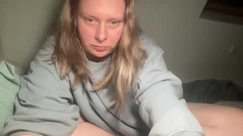 kiki90909 online show from October 2025 06:28:01 PM