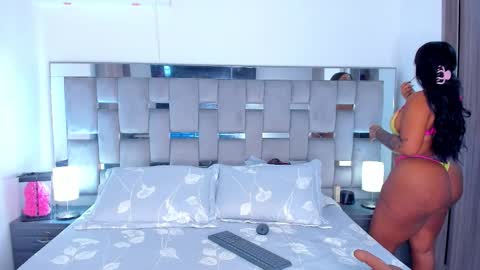 Camila online show from December 2025 07:42:01 PM