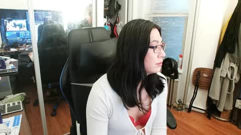 cammy_ho online show from April 2026 06:57:02 PM