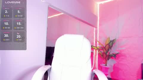 Snapshot of camyfoxx chatting on November 2025 11:43:02 AM Camy online show from November 2025 11:43:02 AM