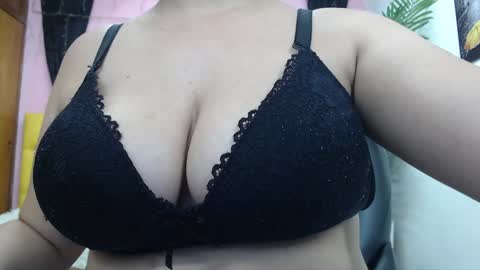 Candy  online show from December 2024 01:06:01 PM