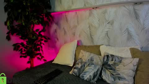 Candy online show from October 2025 01:09:02 AM