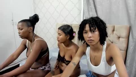 Snapshot of candy_ebony18_ chatting on October 2025 01:09:01 PM candy_ebony18_ online show from October 2025 01:09:01 PM
