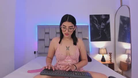 Snapshot of candy_tyna chatting on June 2026 04:33:01 PM candy_tyna online show from June 2026 04:33:01 PM