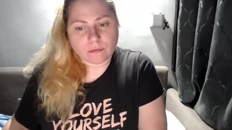 Laura online show from February 2025 10:59:02 PM