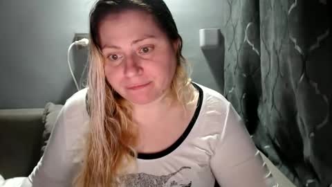 Laura online show from November 2025 08:11:01 PM