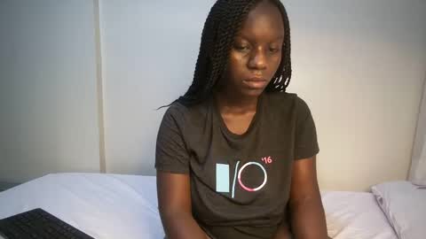 Snapshot of candycurly_ chatting on February 2025 03:23:01 AM candycurly_ online show from February 2025 03:23:01 AM